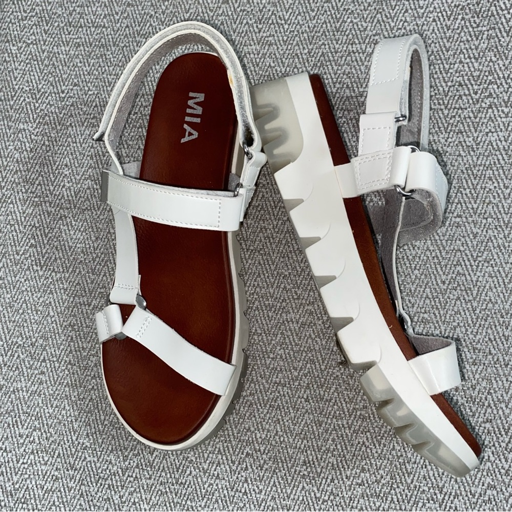 MIA Rylie adjustable strap white platform sandal sneaker bottom vegan size 7